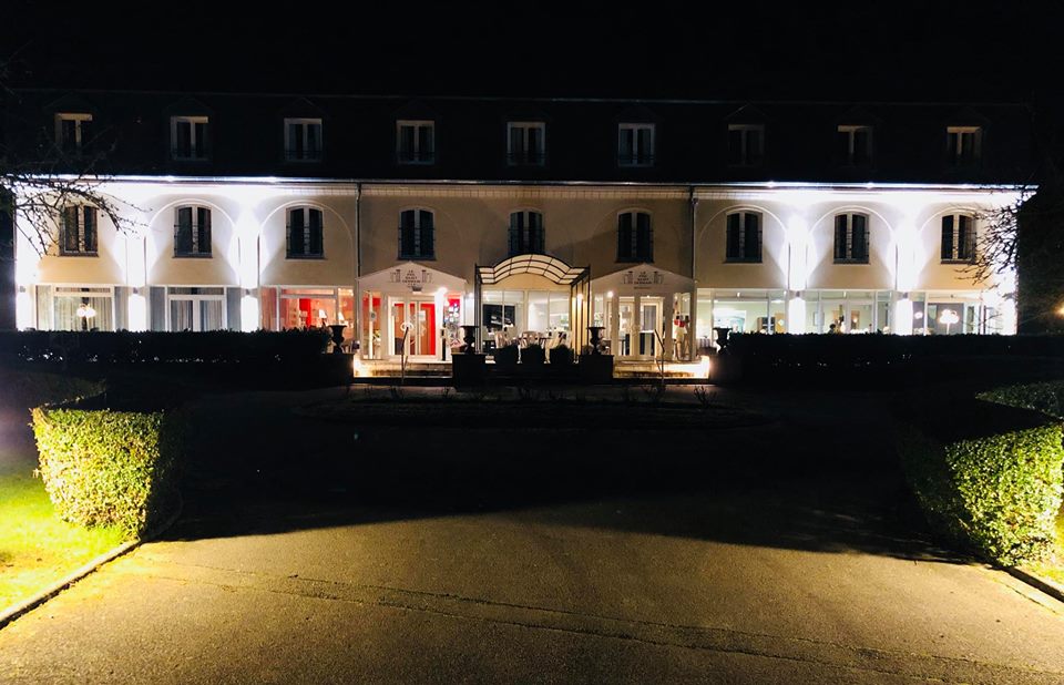 Réfection d’éclairages extérieur appliques et potelets à l’Hotel du Pré Saint Germain – Louviers